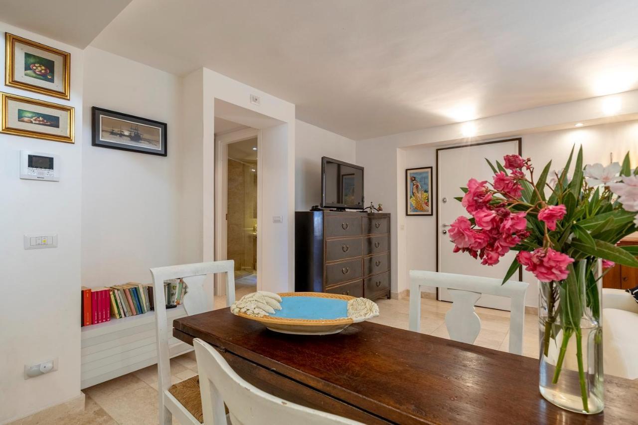 Charming Seafront Apartment With Garden And Patio Fertilia Bagian luar foto