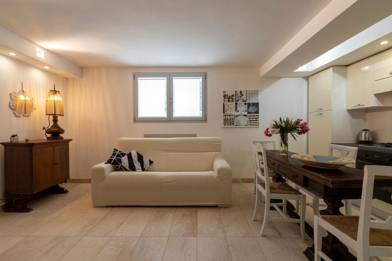 Charming Seafront Apartment With Garden And Patio Fertilia Bagian luar foto