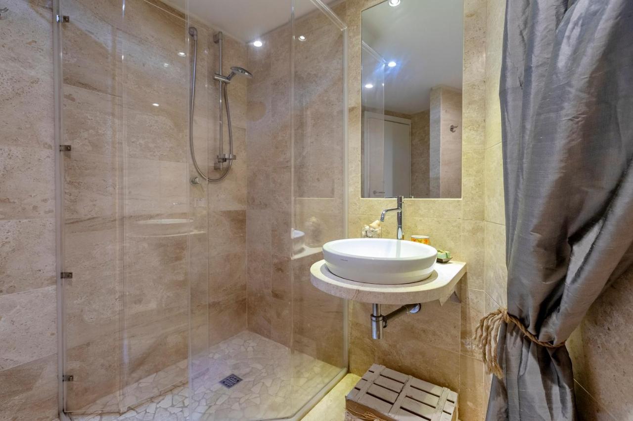 Charming Seafront Apartment With Garden And Patio Fertilia Bagian luar foto